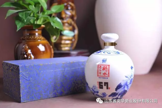 酒瓶注浆工：“浆”心独具，“蒸”成大器